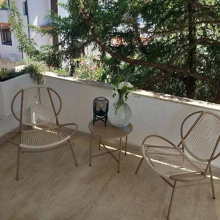 Laku Holiday home *